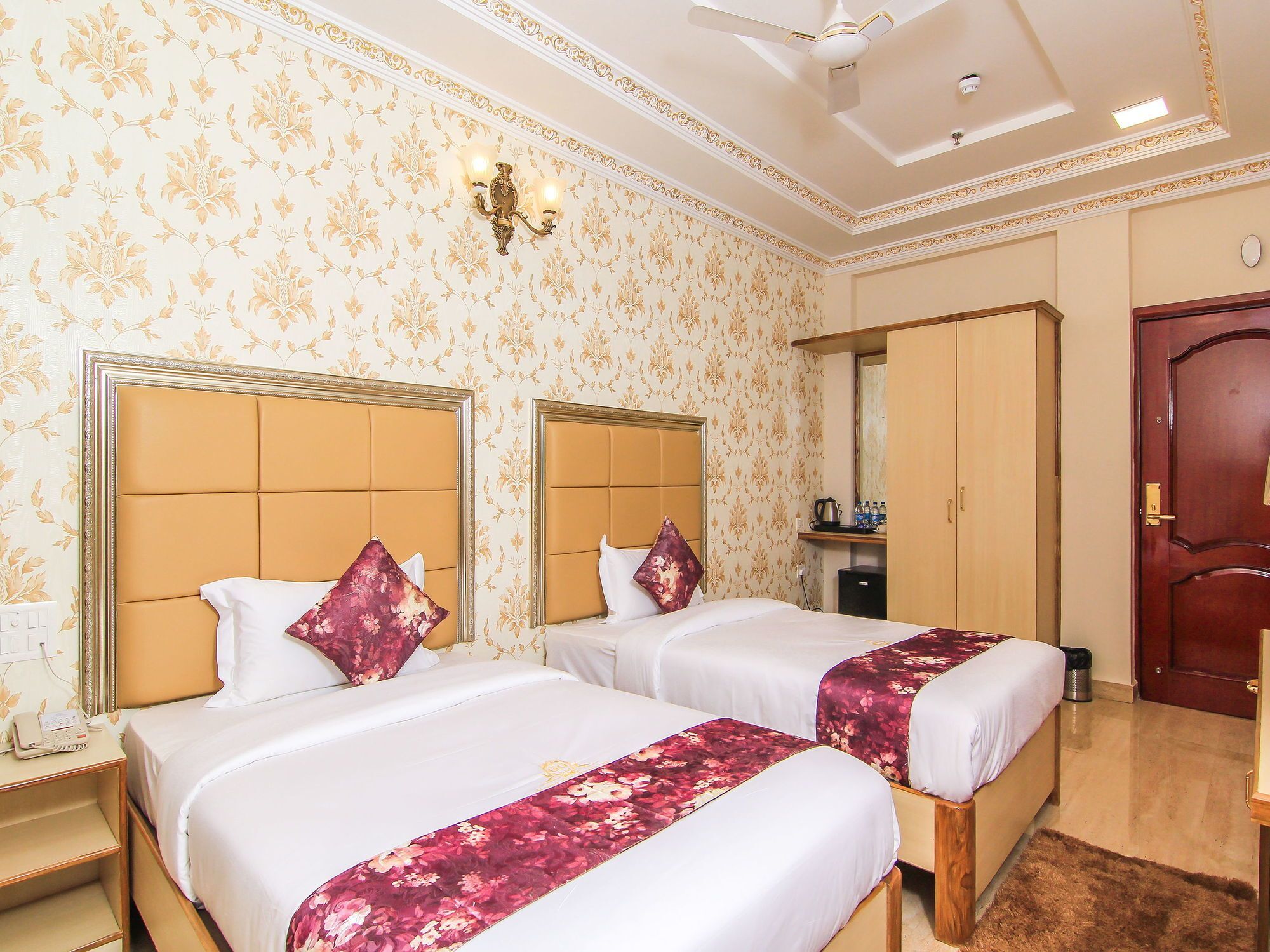 Oyo 11956 Galaxy Grand Hotell Lucknow Eksteriør bilde